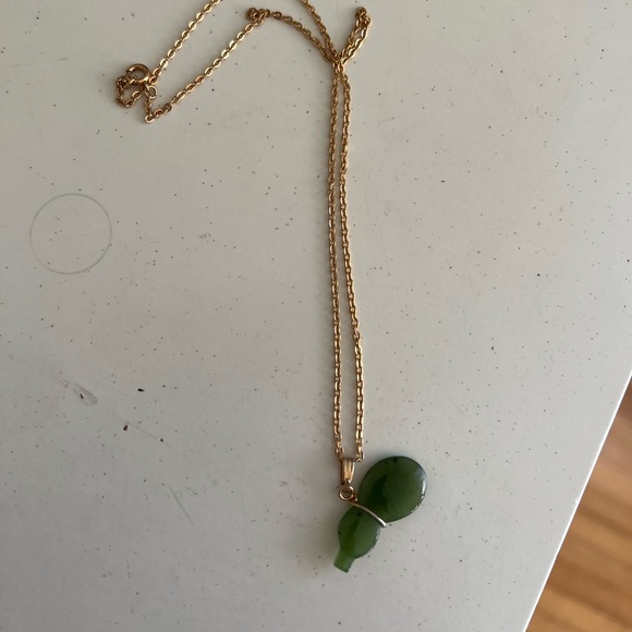 Vintage Boutique Jade Green Necklace - Picture 8 of 11